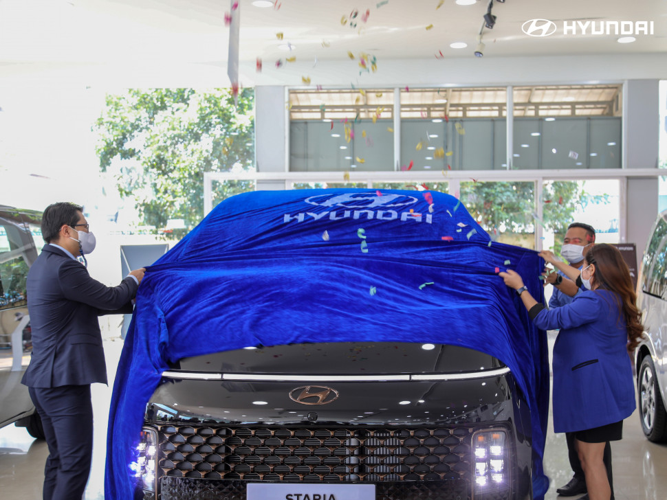 Hyundai Motors Offers a First Peek at the New STARIA