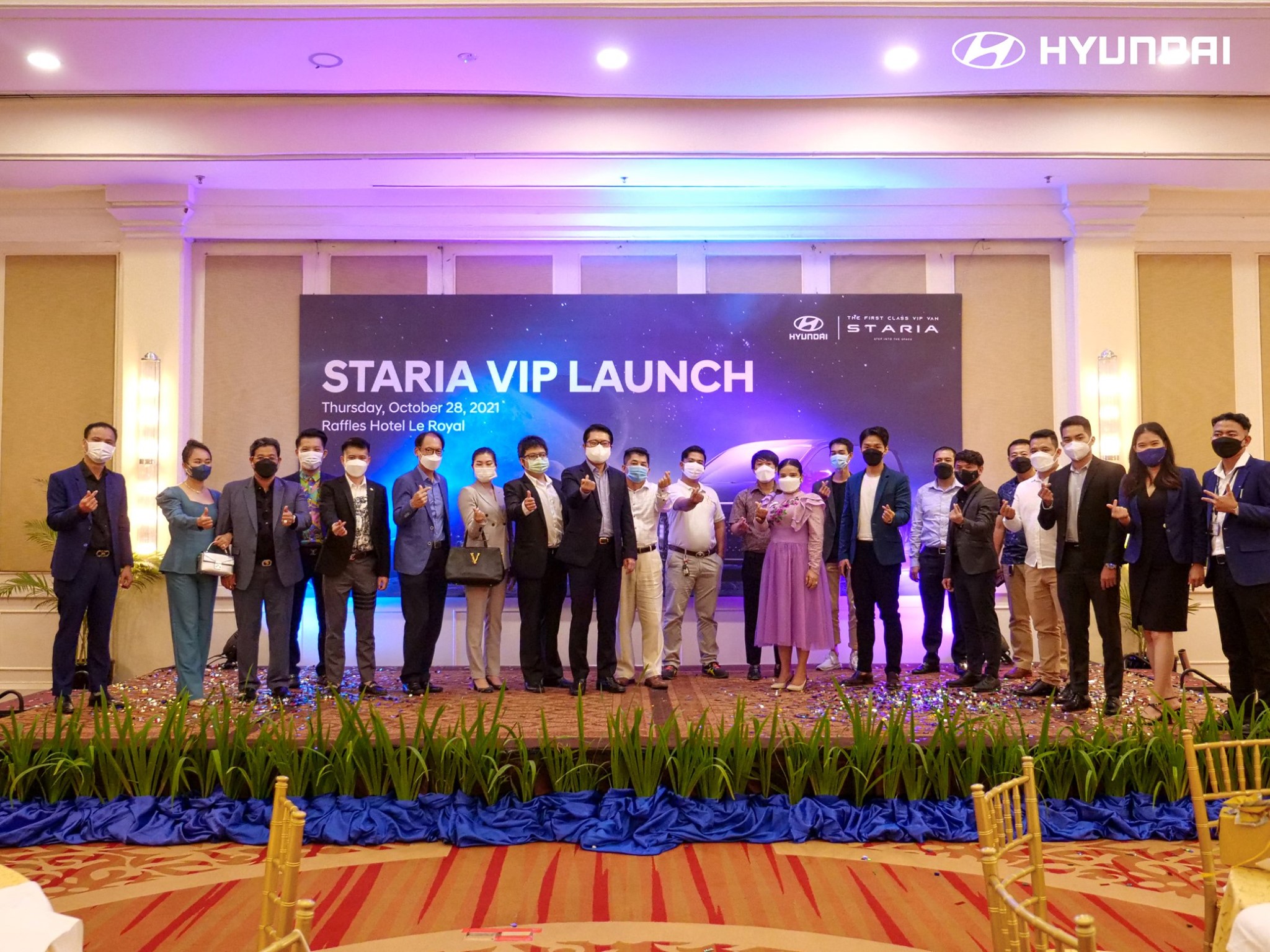 Staria-VIP-Launch_group-photo